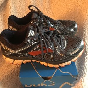 Brooks Adrenaline 17 mens size 9.5 shoes